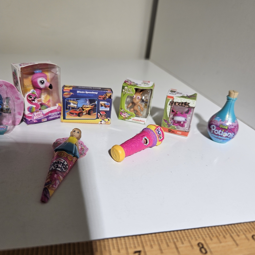 Mini Brands - Picture 2 of 3